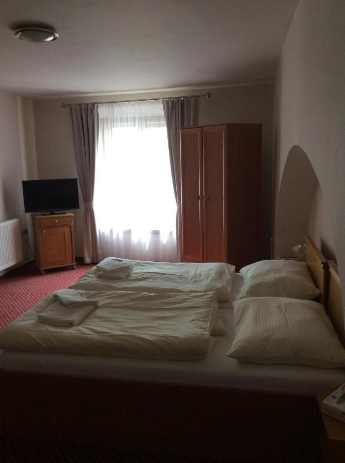 Hotel U Zlateho Andela Pardubice Exterior photo