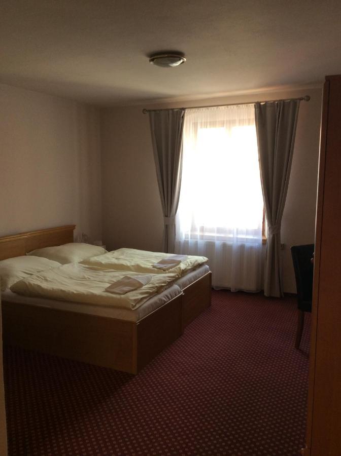 Hotel U Zlateho Andela Pardubice Exterior photo