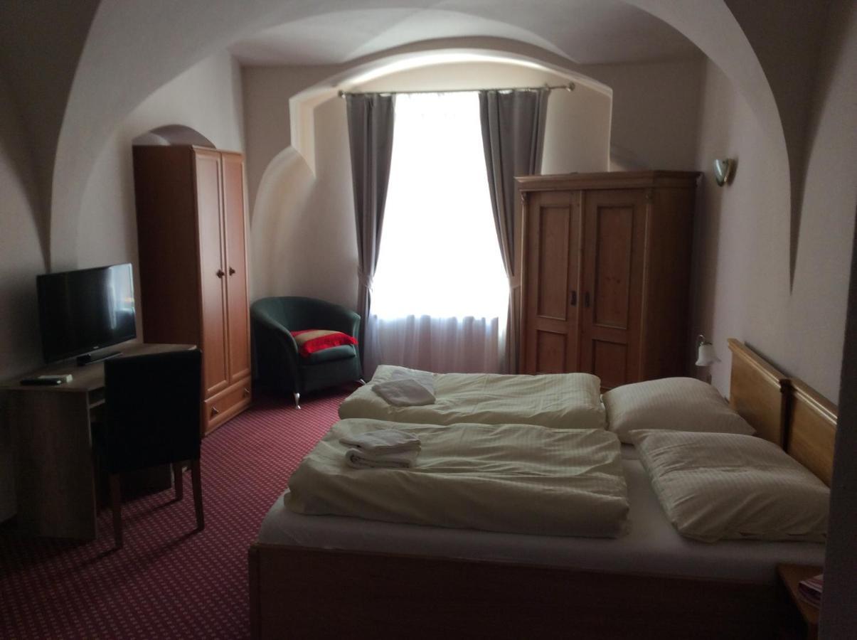 Hotel U Zlateho Andela Pardubice Exterior photo